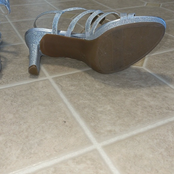 Naturalizer Heels worn once 9.5 - Picture 3 of 6